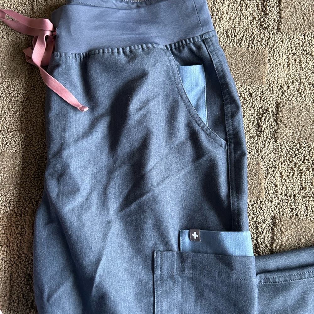 FIGS SET - large bottoms medium top